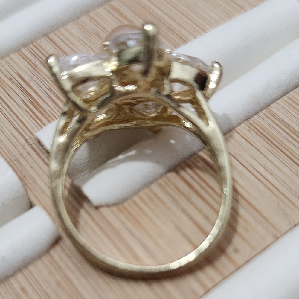Elegant Gold Pearl and Crystal Ring - Picture 8 of 10